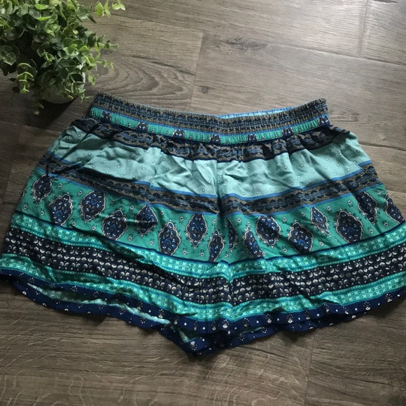 Mossimo Supply Co. Pants - Festive Shorts w/pockets Mossimo Supply Co. Pants - Festive Shorts w/pockets
